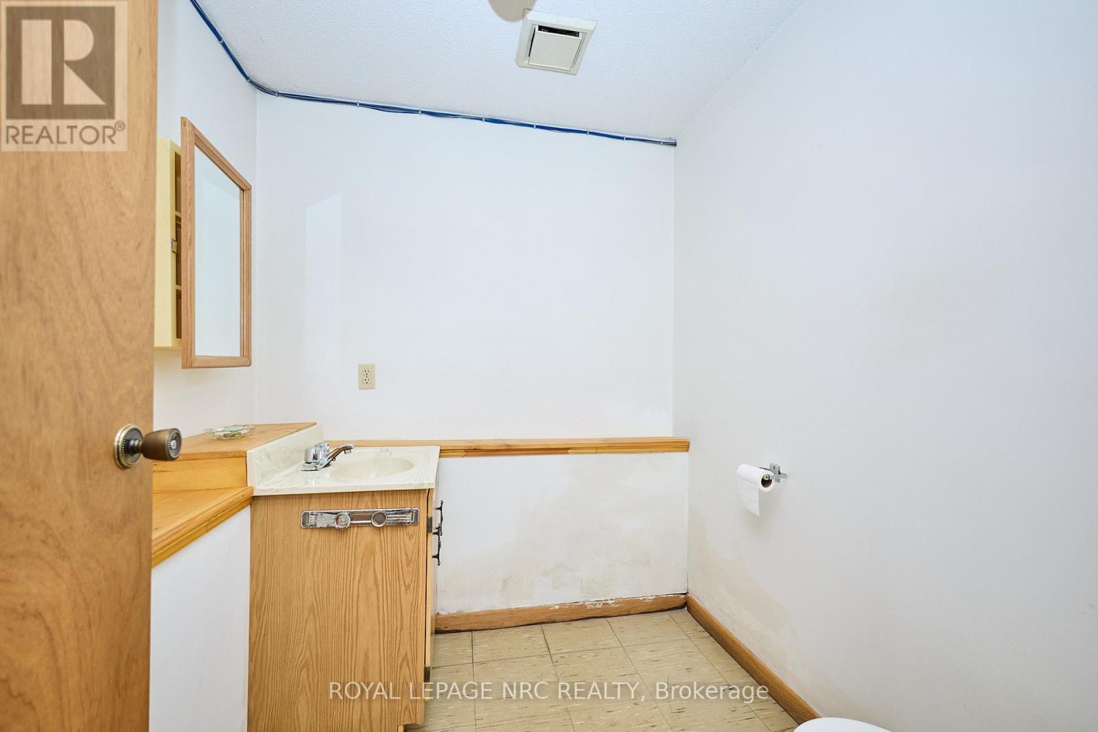 8 Clark Street, St. Catharines, Ontario  L2R 5G2 - Photo 32 - X12690272