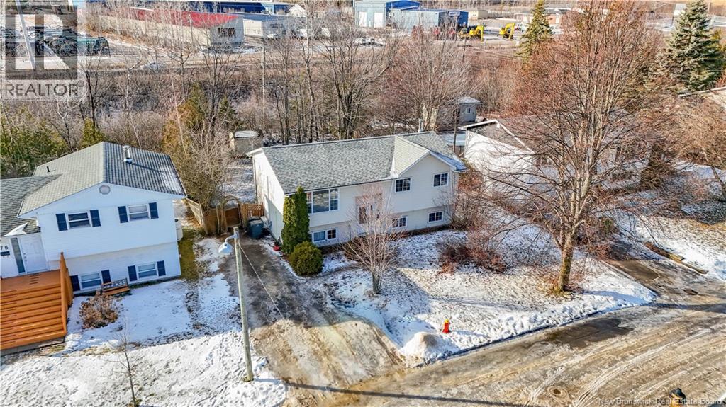 70 Emmerson Street, Fredericton, New Brunswick  E3B 6G8 - Photo 3 - NB132051