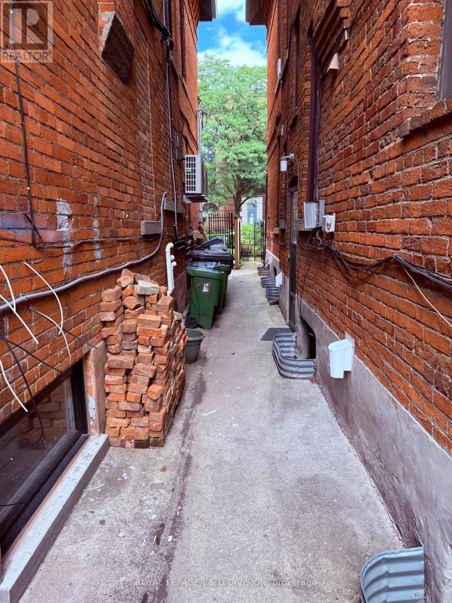 Rear - 43 Cecil Street, Toronto, Ontario  M5T 1N1 - Photo 16 - C12690230