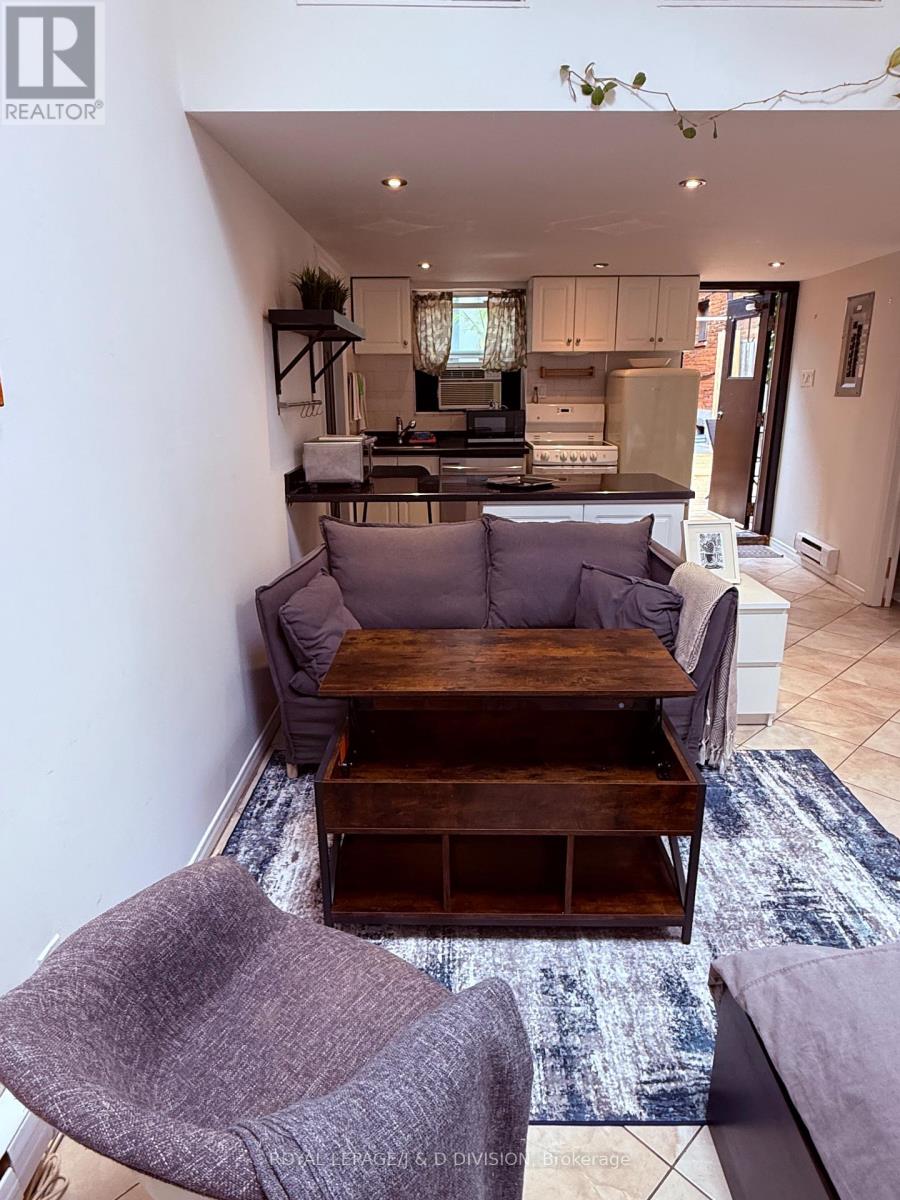 Rear - 43 Cecil Street, Toronto, Ontario  M5T 1N1 - Photo 9 - C12690230