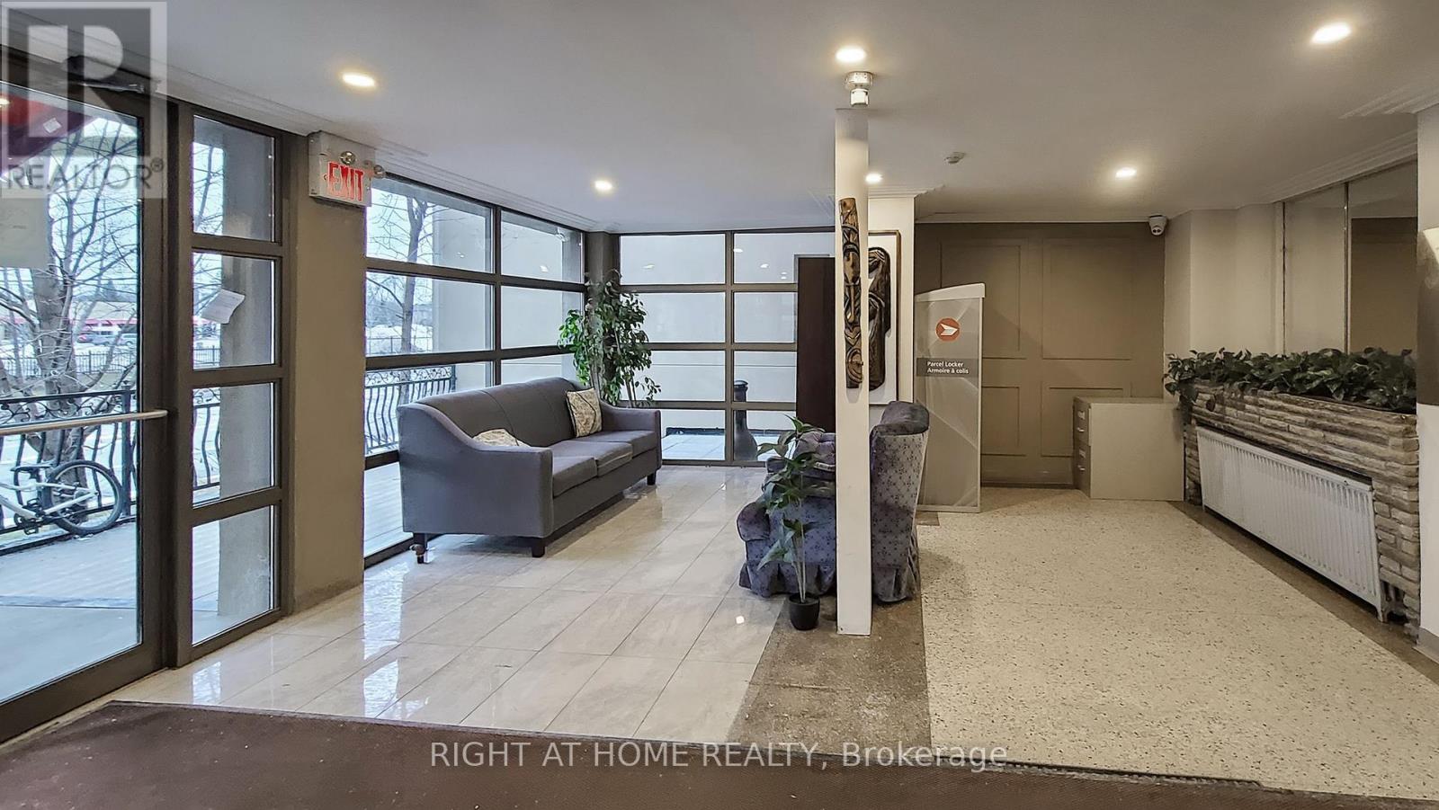 100 - 896 Eglinton Avenue E, Toronto, Ontario  M4G 2L2 - Photo 12 - C12690326