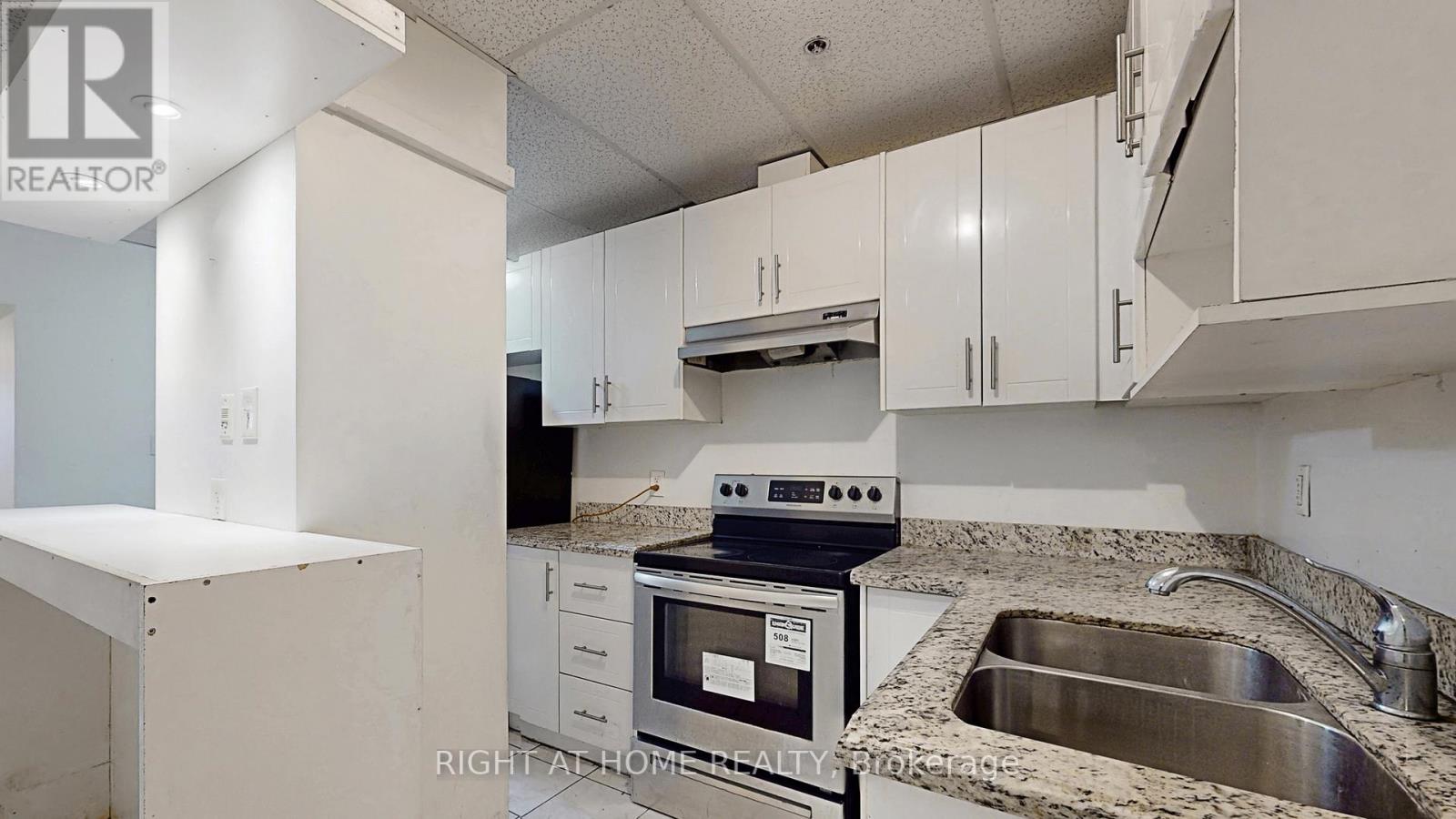 100 - 896 Eglinton Avenue E, Toronto, Ontario  M4G 2L2 - Photo 2 - C12690326