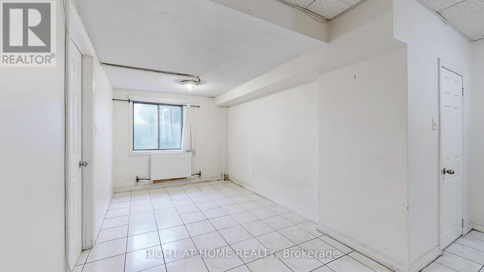 100 - 896 Eglinton Avenue E, Toronto, Ontario  M4G 2L2 - Photo 3 - C12690326