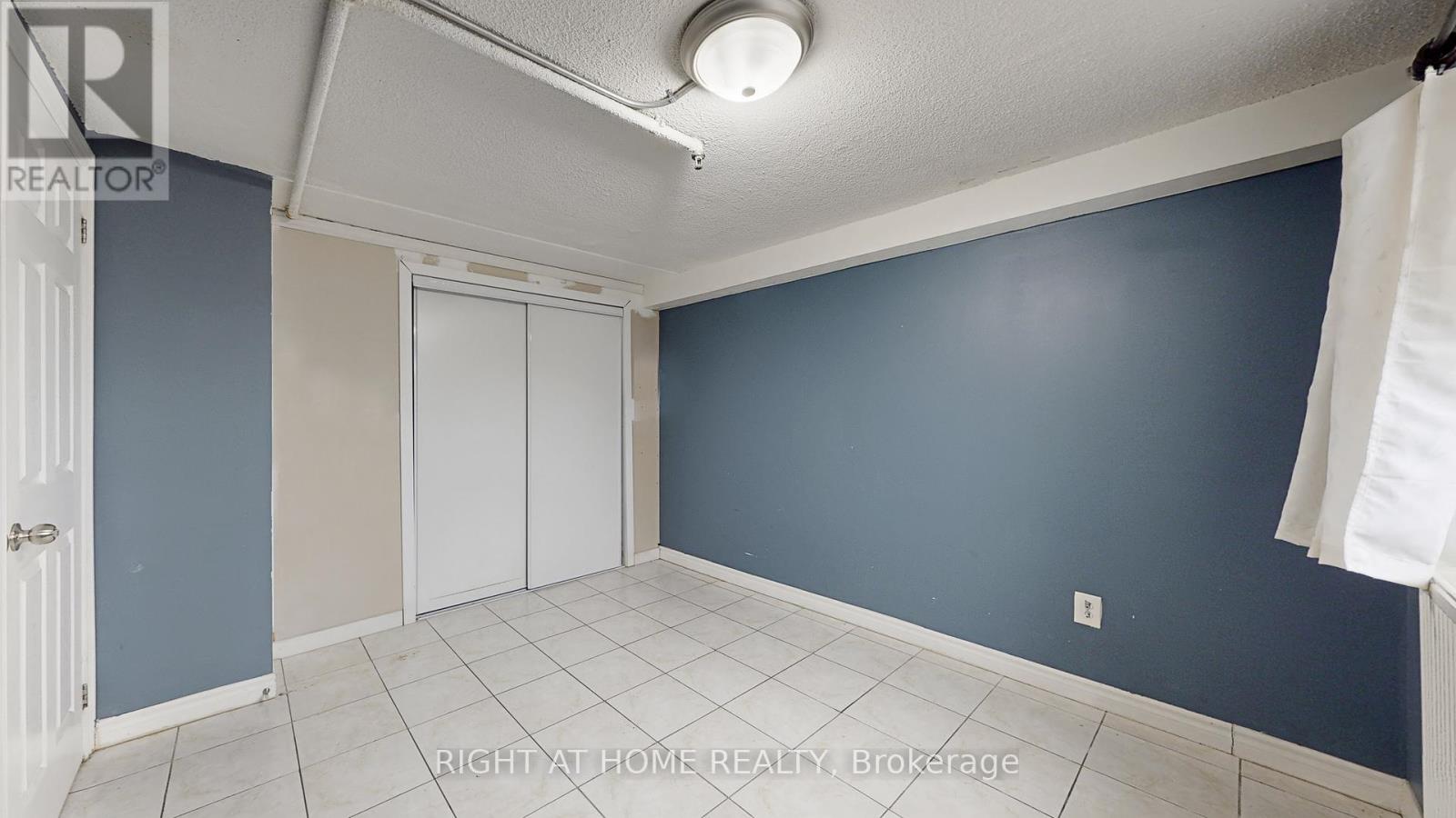 100 - 896 Eglinton Avenue E, Toronto, Ontario  M4G 2L2 - Photo 6 - C12690326