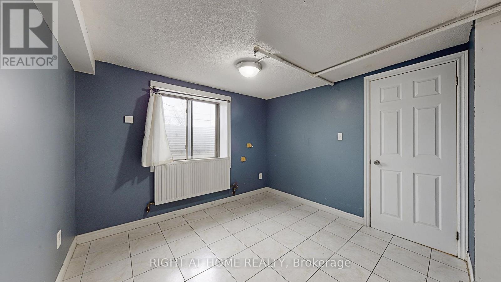 100 - 896 Eglinton Avenue E, Toronto, Ontario  M4G 2L2 - Photo 7 - C12690326