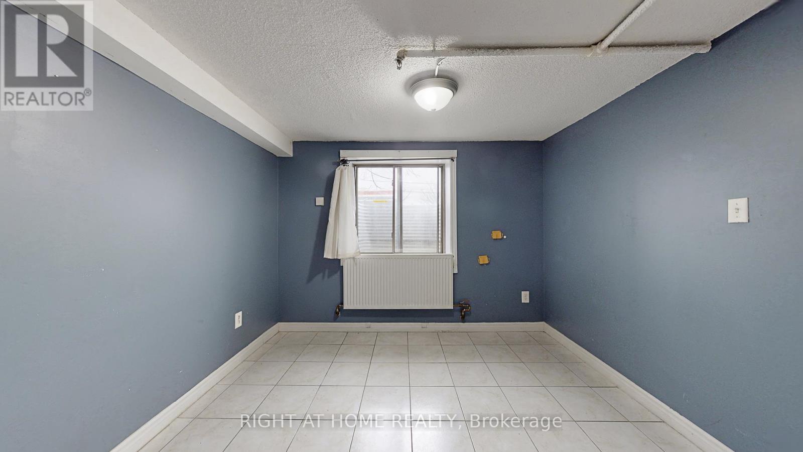 100 - 896 Eglinton Avenue E, Toronto, Ontario  M4G 2L2 - Photo 8 - C12690326
