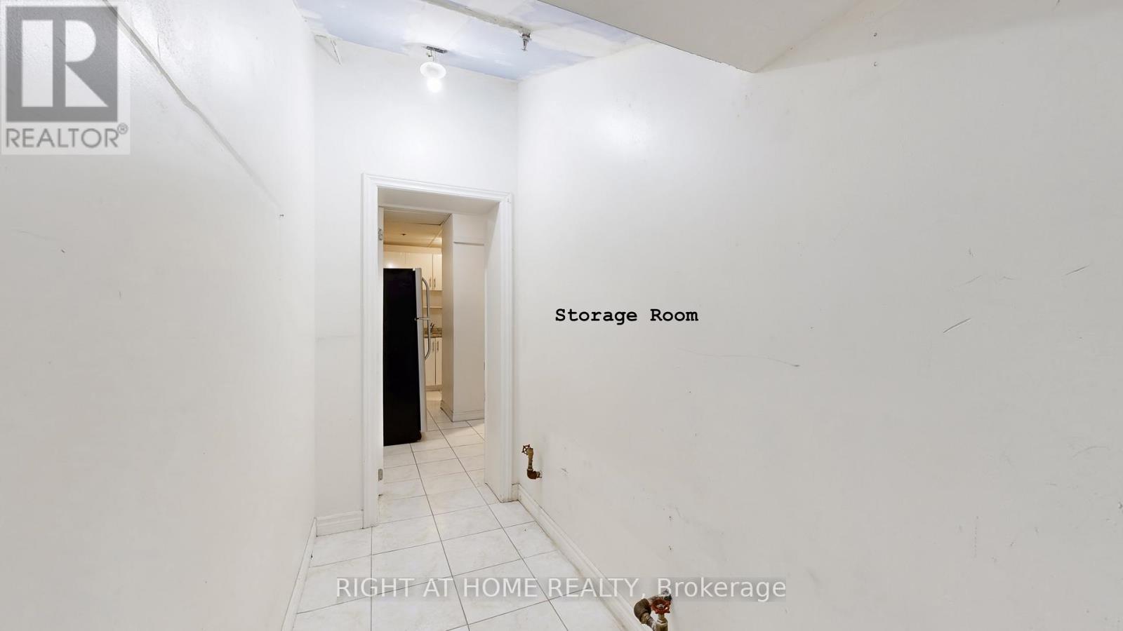 100 - 896 Eglinton Avenue E, Toronto, Ontario  M4G 2L2 - Photo 9 - C12690326