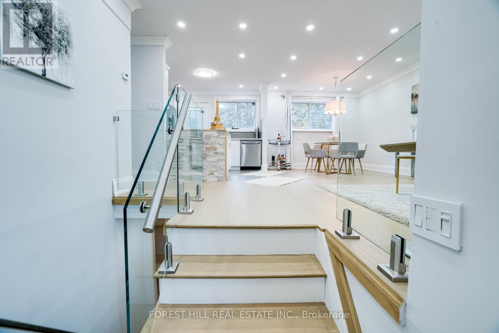 1 Willis Drive, Aurora, Ontario  L4G 2J8 - Photo 5 - N12690296