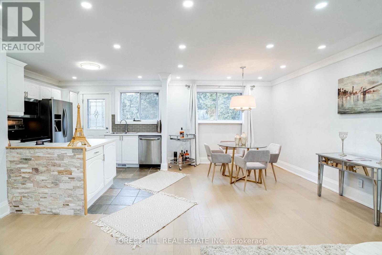 1 Willis Drive, Aurora, Ontario  L4G 2J8 - Photo 6 - N12690296