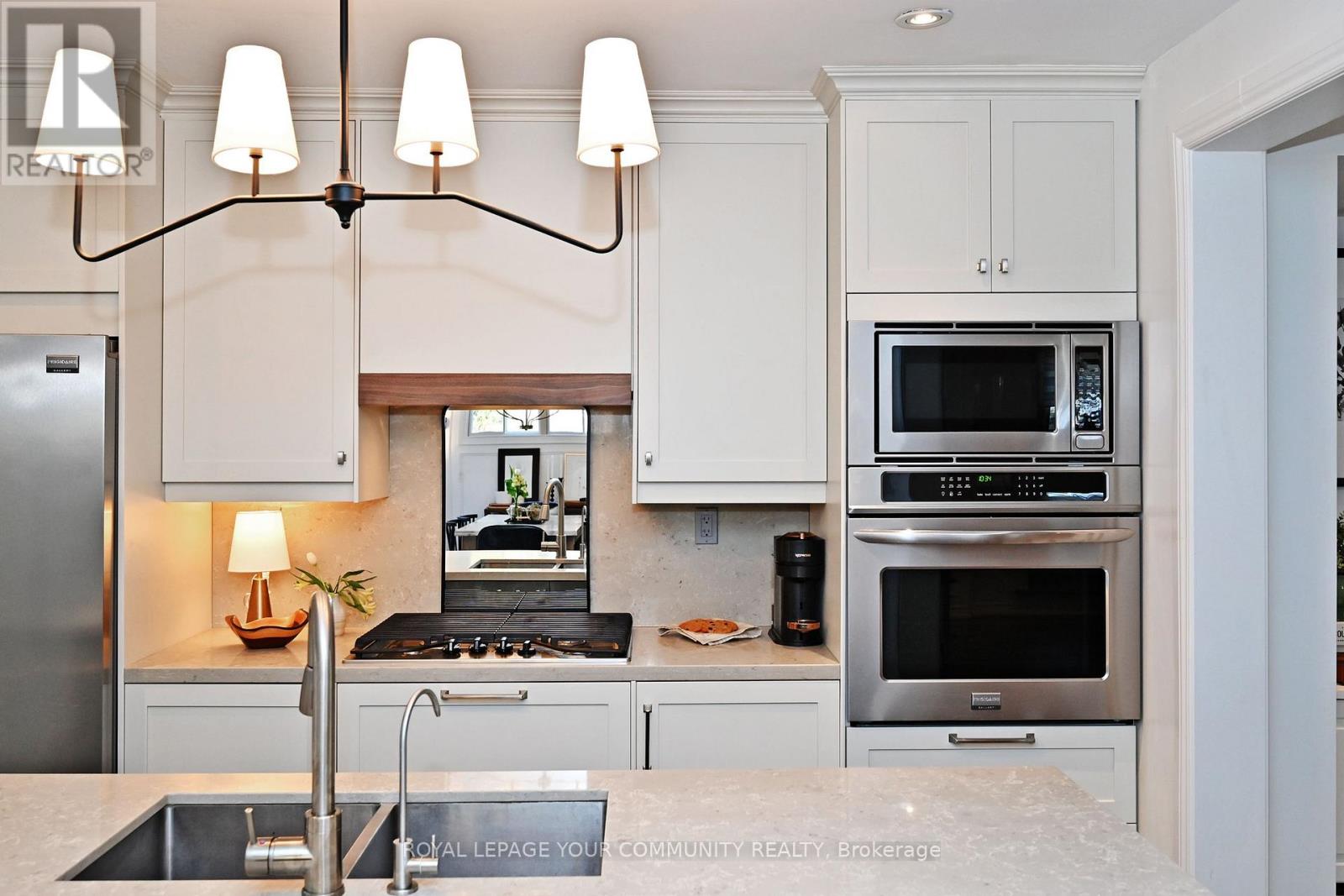 82 Centre Street, Aurora, Ontario  L4G 1J8 - Photo 10 - N12690318