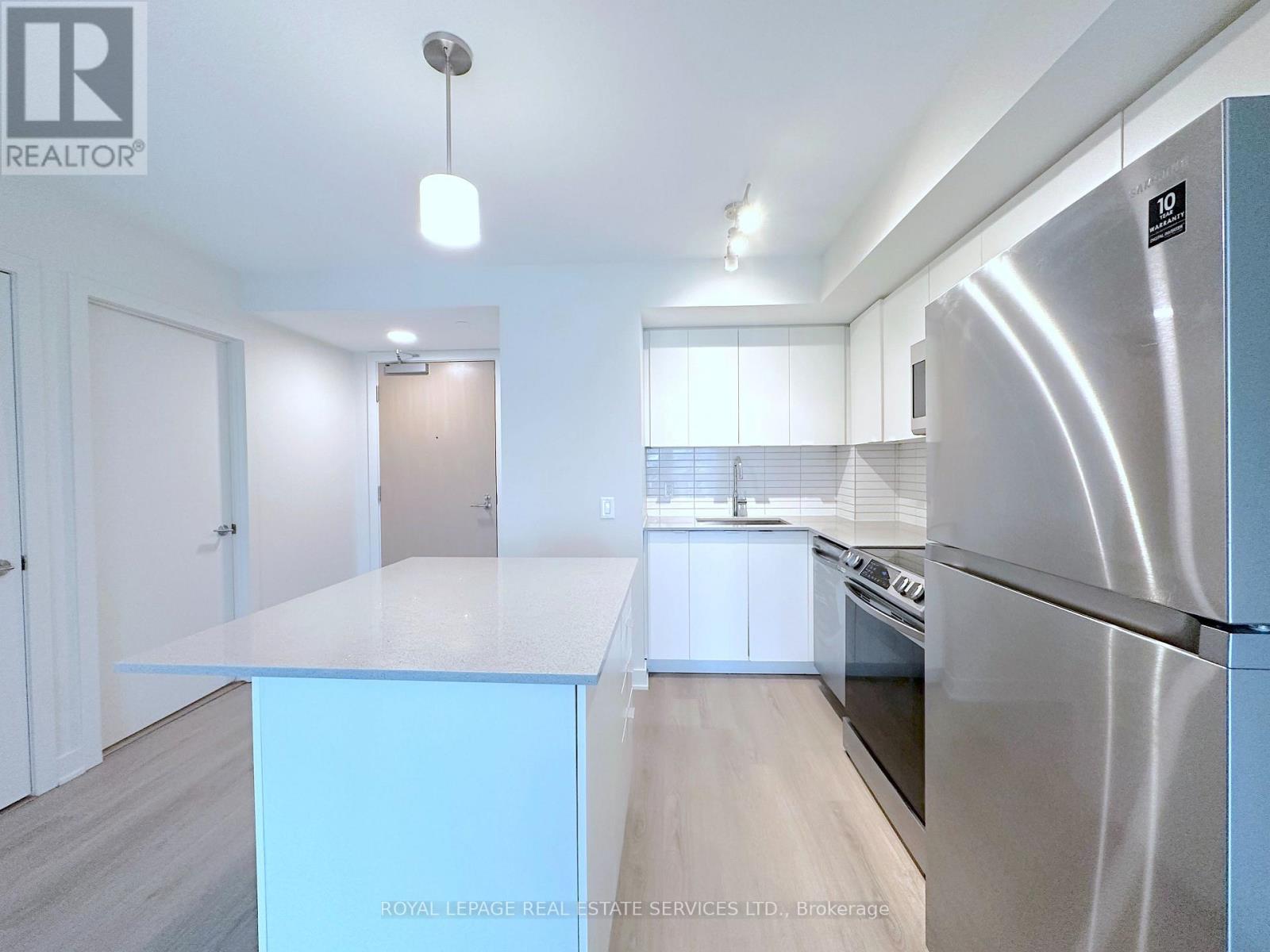 409 - 3385 Dundas Street W, Toronto, Ontario  M6S 2S2 - Photo 4 - W12690222