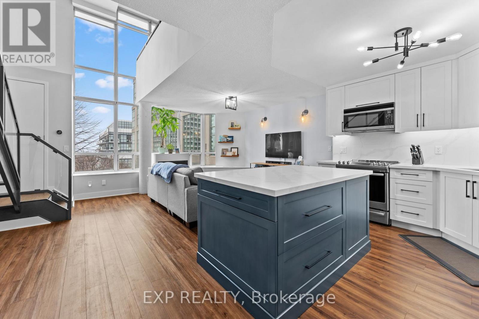 637 - 250 Manitoba Street, Toronto, Ontario  M8Y 4G8 - Photo 1 - W12690224