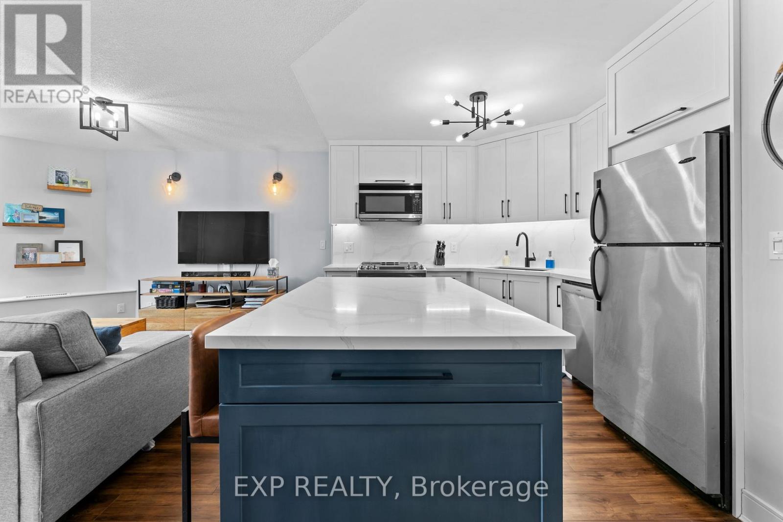 637 - 250 Manitoba Street, Toronto, Ontario  M8Y 4G8 - Photo 5 - W12690224