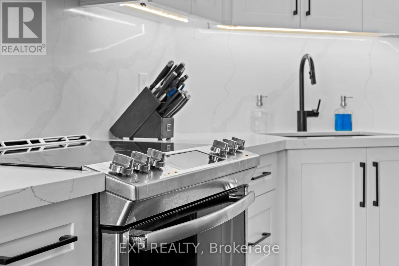 637 - 250 Manitoba Street, Toronto, Ontario  M8Y 4G8 - Photo 6 - W12690224