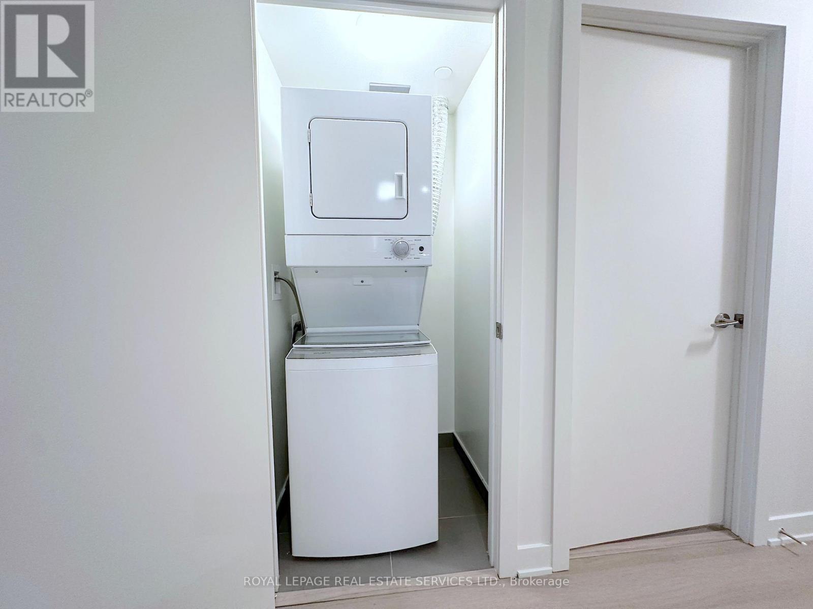 410 - 3385 Dundas Street W, Toronto, Ontario  M6S 2S2 - Photo 11 - W12690226