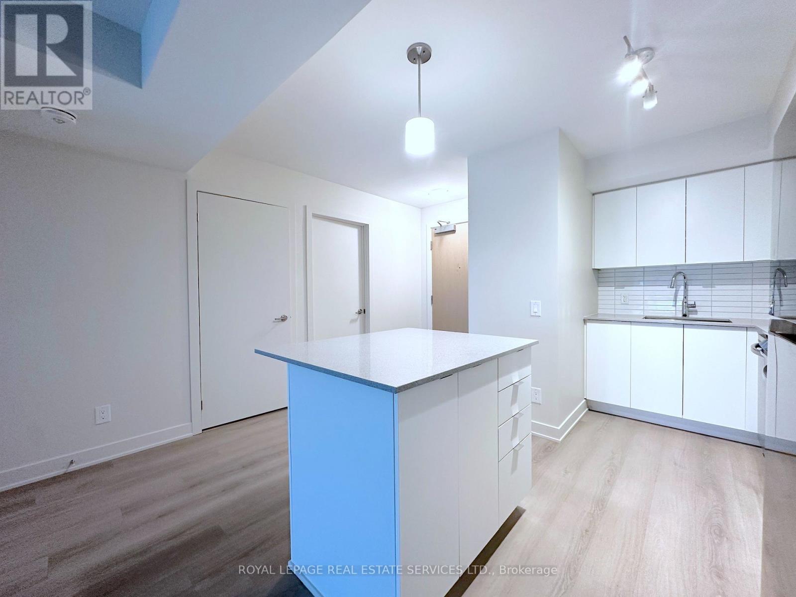 410 - 3385 Dundas Street W, Toronto, Ontario  M6S 2S2 - Photo 5 - W12690226