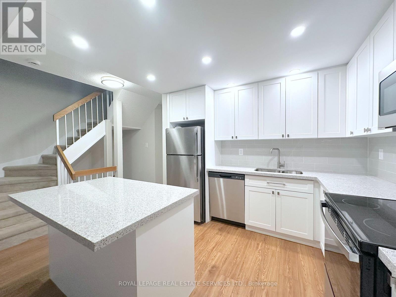 2605f Battleford Road, Mississauga, Ontario  L5N 3S4 - Photo 2 - W12690238