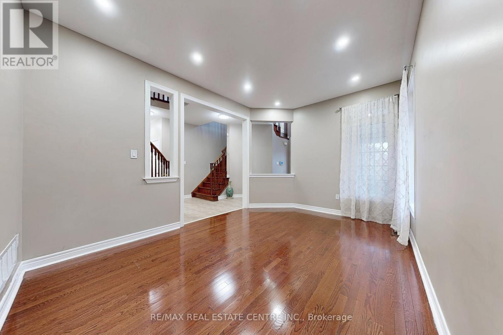 5421 Freshwater Drive, Mississauga, Ontario  L5M 0J8 - Photo 5 - W12690250