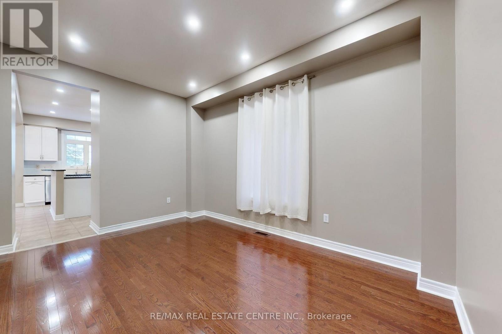 5421 Freshwater Drive, Mississauga, Ontario  L5M 0J8 - Photo 7 - W12690250