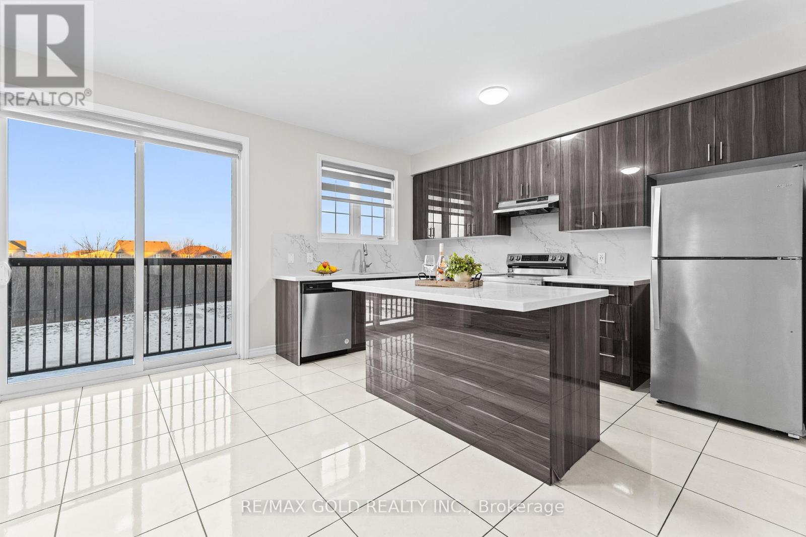 41 Rainbrook Close, Brampton, Ontario  L6R 0Y9 - Photo 12 - W12690256