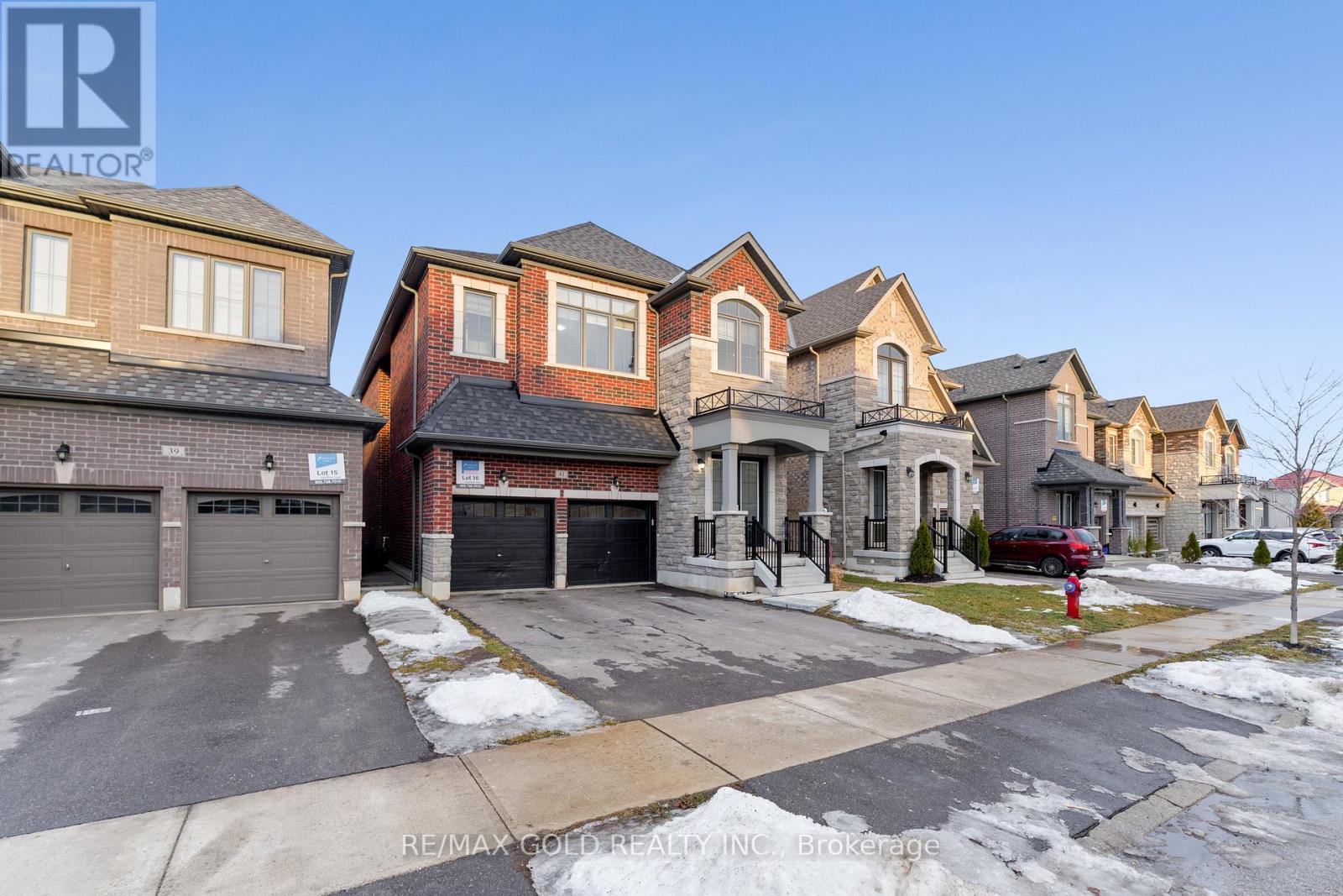 41 Rainbrook Close, Brampton, Ontario  L6R 0Y9 - Photo 2 - W12690256