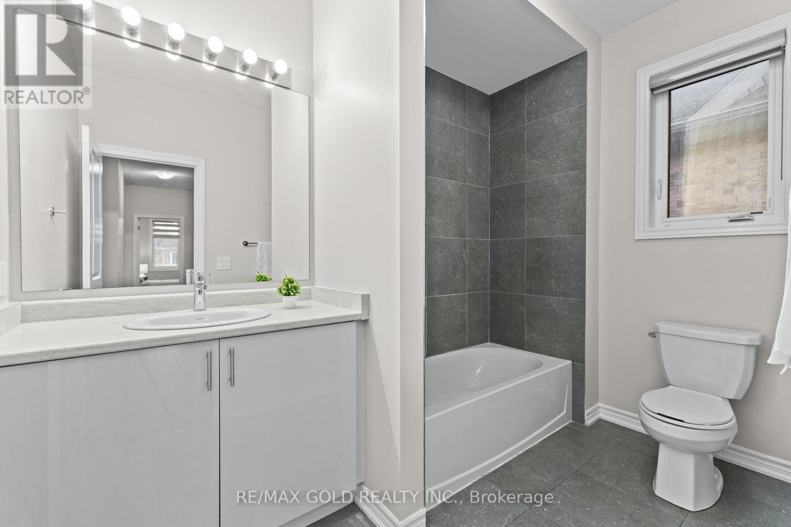 41 Rainbrook Close, Brampton, Ontario  L6R 0Y9 - Photo 32 - W12690256