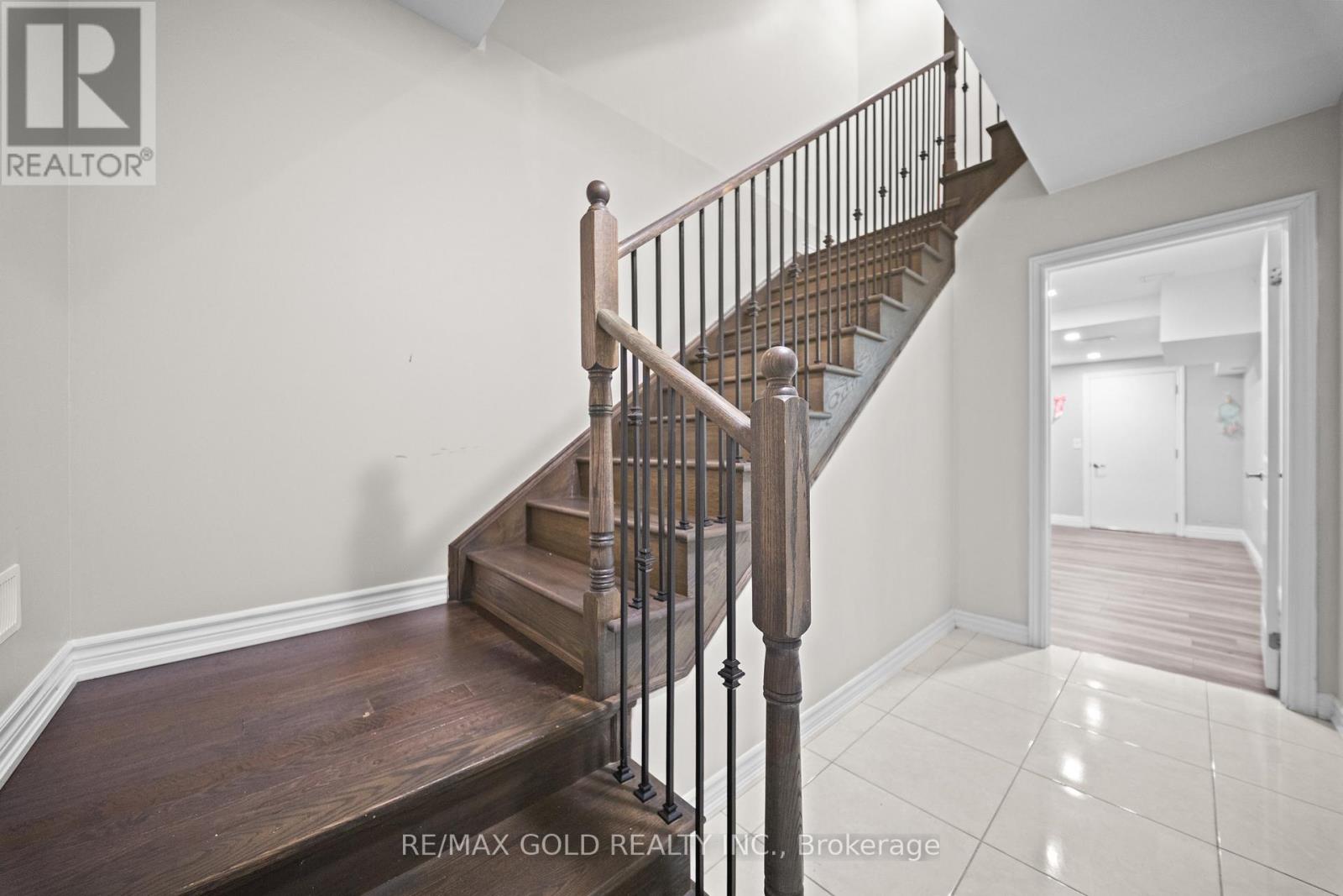 41 Rainbrook Close, Brampton, Ontario  L6R 0Y9 - Photo 35 - W12690256