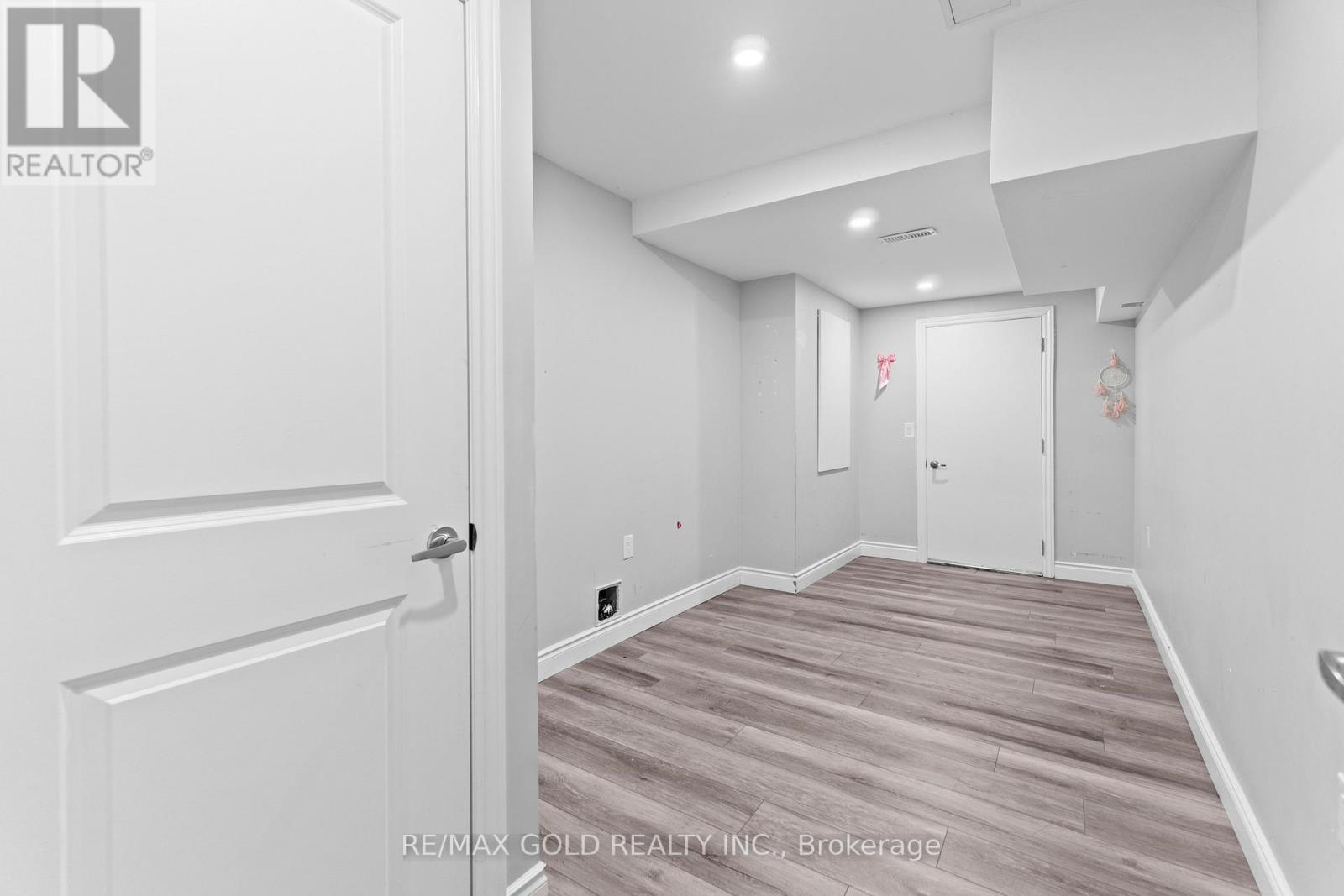 41 Rainbrook Close, Brampton, Ontario  L6R 0Y9 - Photo 36 - W12690256