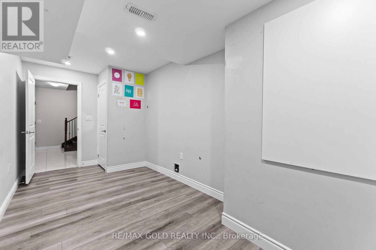 41 Rainbrook Close, Brampton, Ontario  L6R 0Y9 - Photo 37 - W12690256