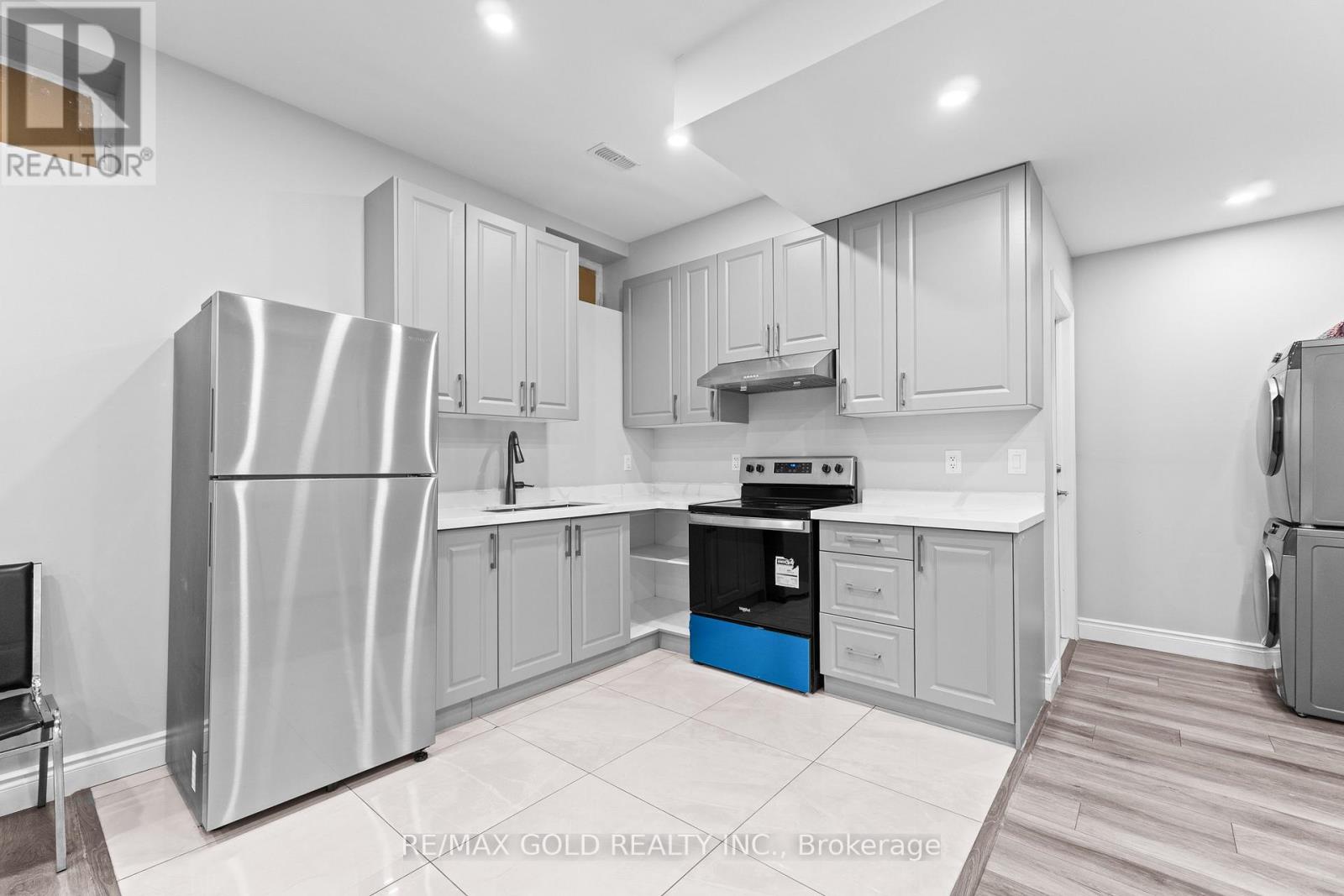 41 Rainbrook Close, Brampton, Ontario  L6R 0Y9 - Photo 39 - W12690256