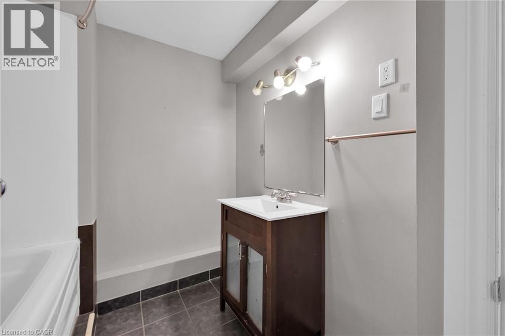 126 Mountain Road, Grimsby, Ontario  L3M 4E7 - Photo 17 - 40797231