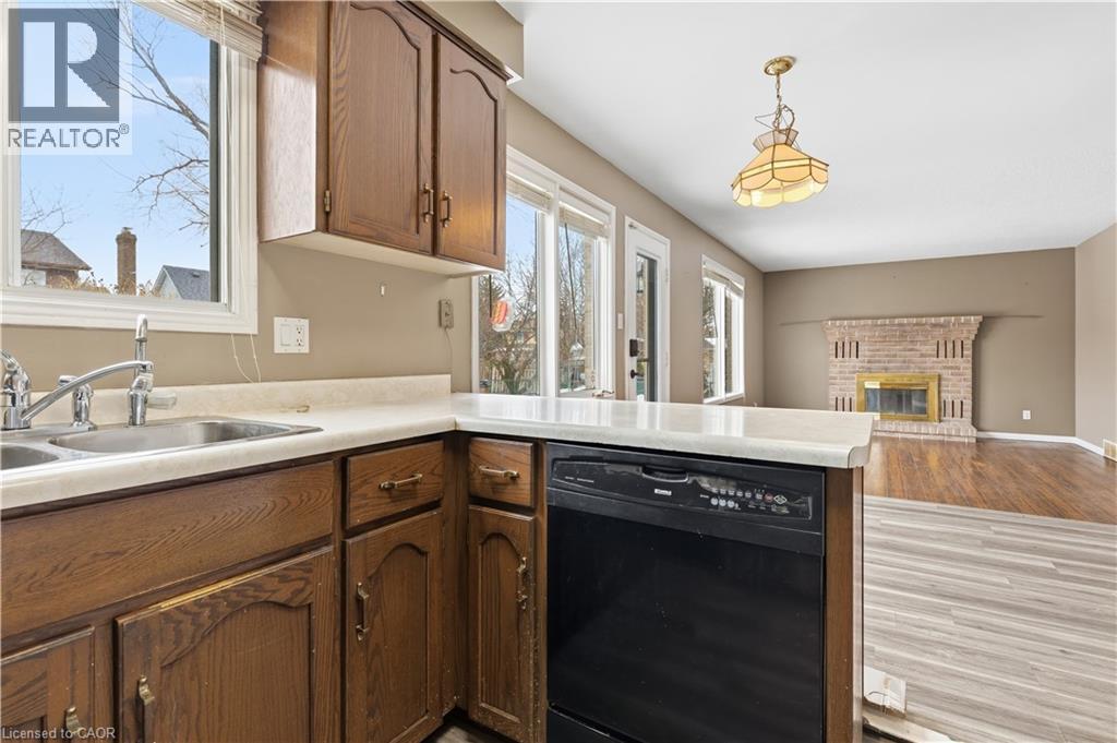 95 Scenic Wood Crescent, Kitchener, Ontario  N2A 3N2 - Photo 7 - 40797627