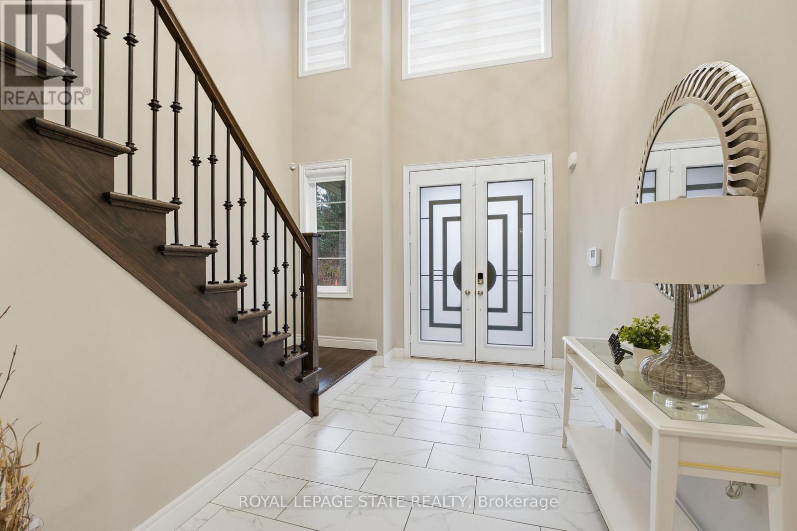 29 Roselawn Avenue, Hamilton, Ontario  L9G 0H9 - Photo 2 - X12690312