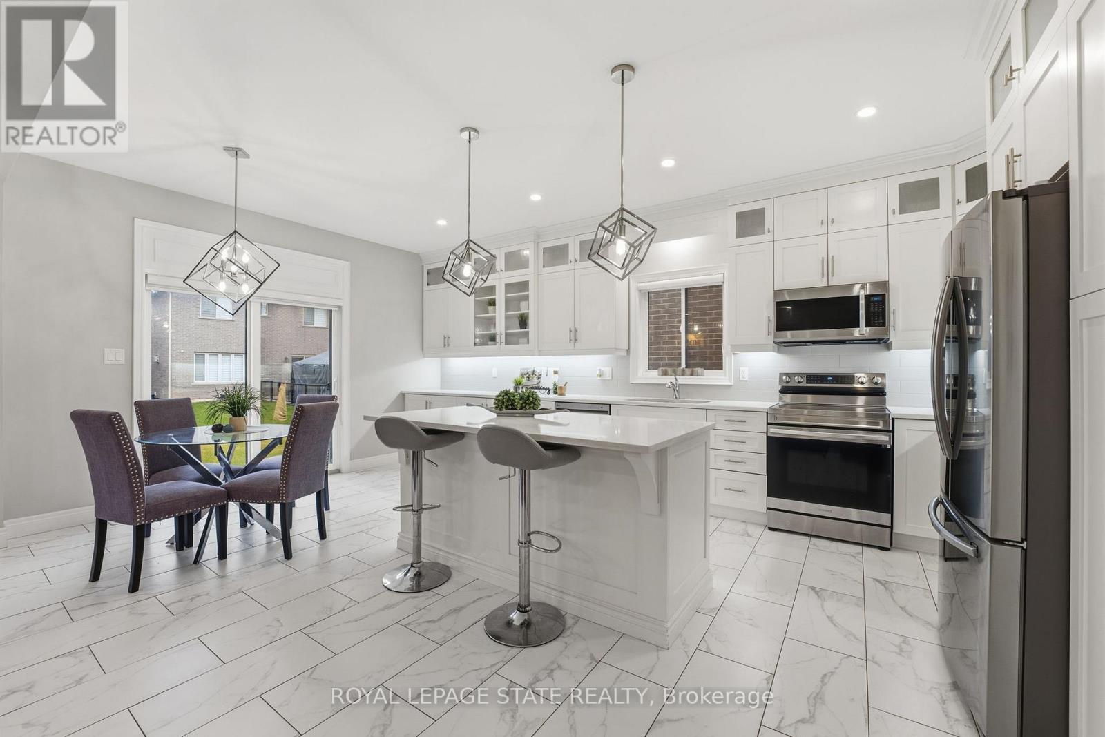 29 Roselawn Avenue, Hamilton, Ontario  L9G 0H9 - Photo 3 - X12690312