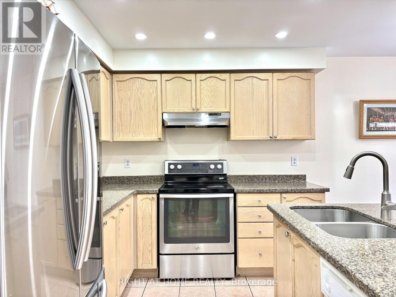 37 Oakmeadow Drive, Brampton, Ontario  L7A 2M1 - Photo 12 - W12687622