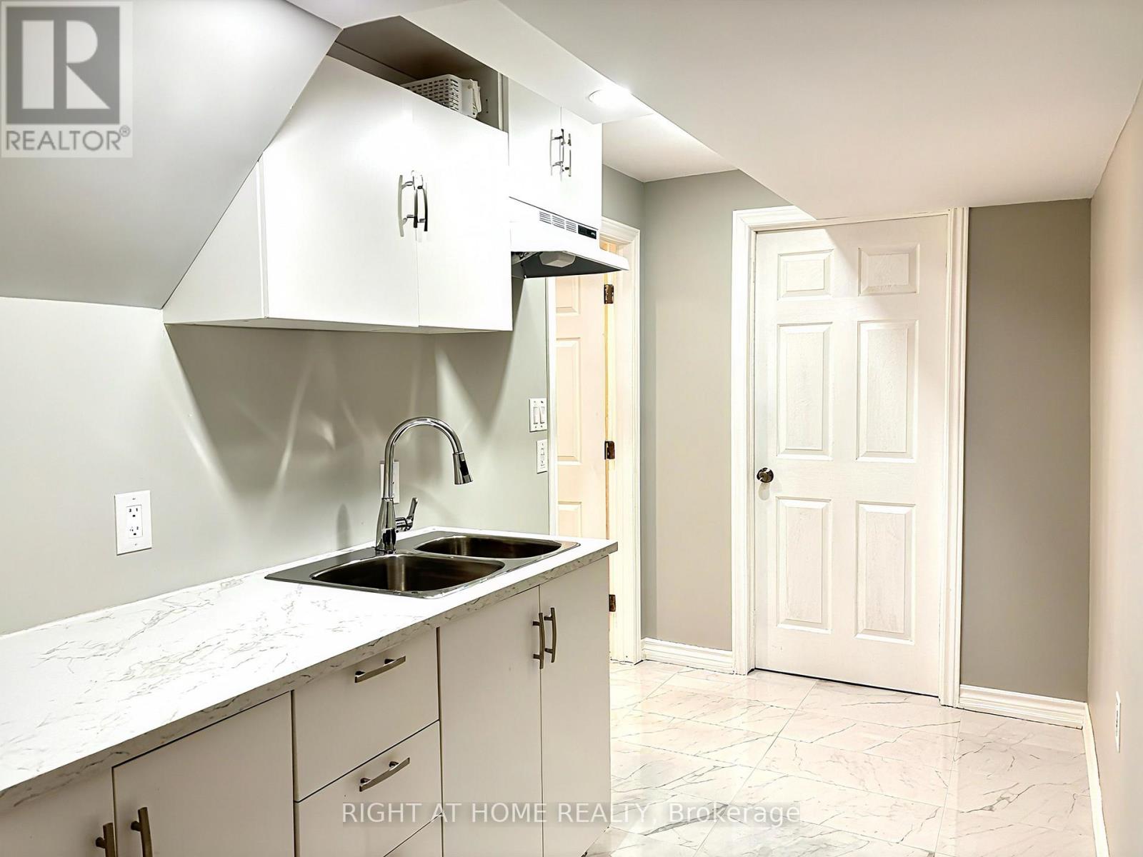 37 Oakmeadow Drive, Brampton, Ontario  L7A 2M1 - Photo 29 - W12687622