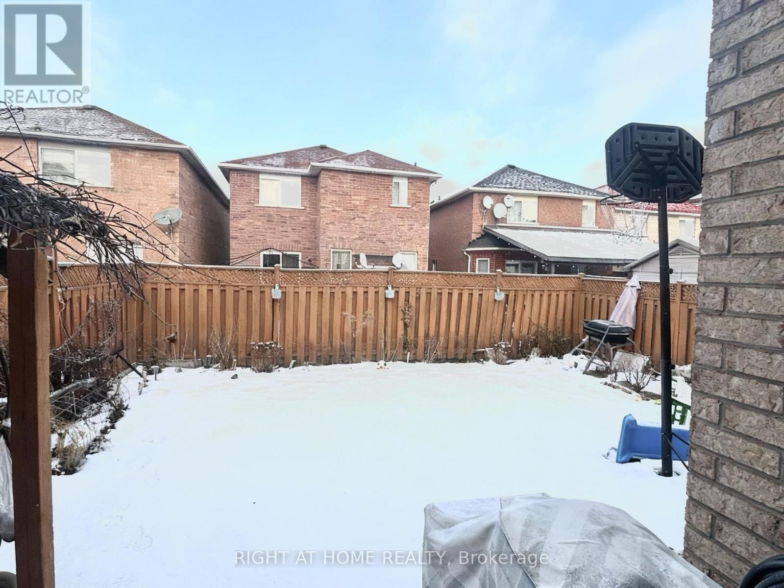 37 Oakmeadow Drive, Brampton, Ontario  L7A 2M1 - Photo 31 - W12687622