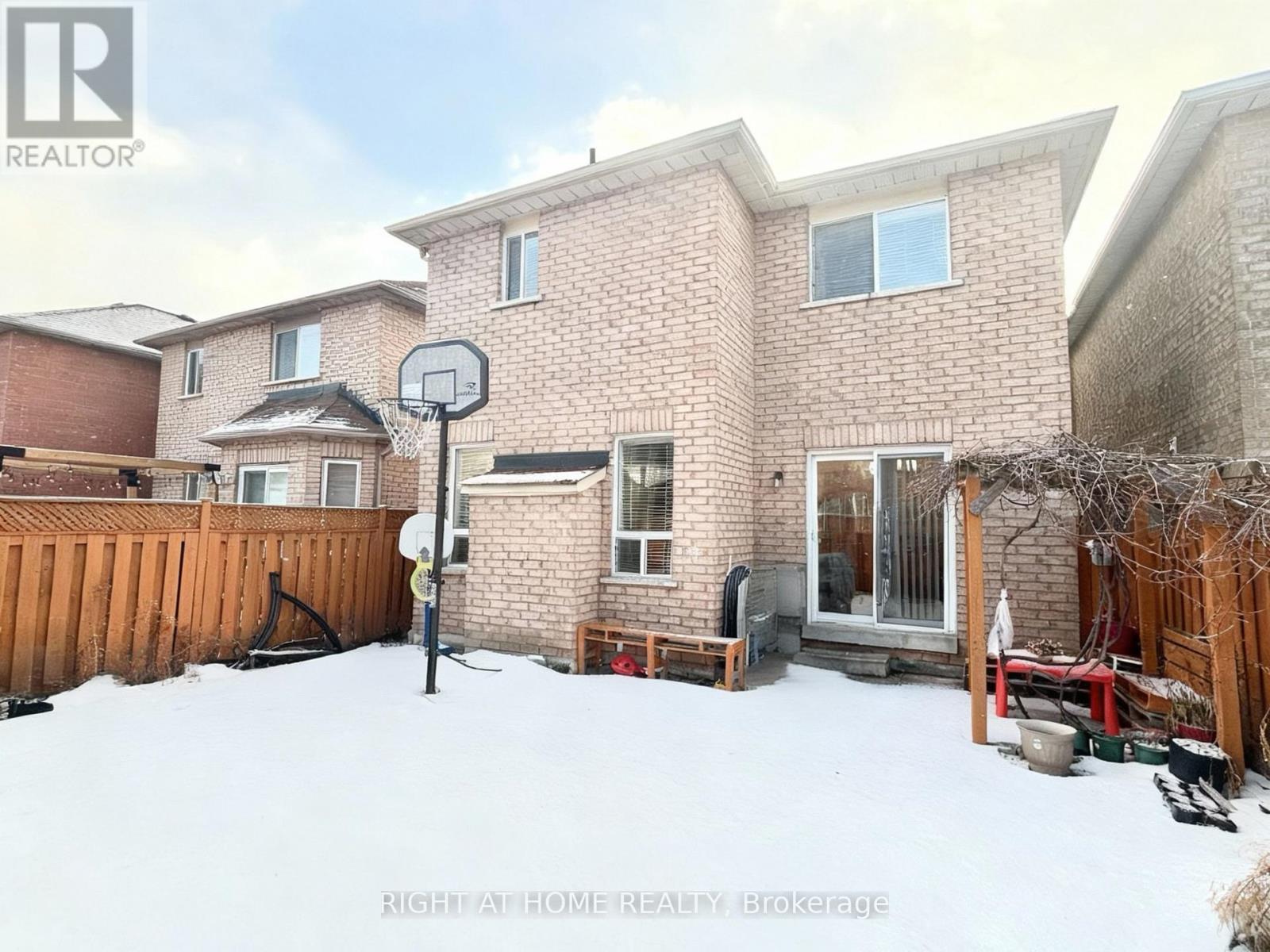 37 Oakmeadow Drive, Brampton, Ontario  L7A 2M1 - Photo 33 - W12687622