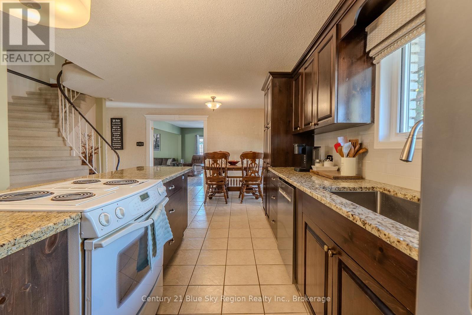 61 Third Street, West Nipissing, Ontario  P2B 3A9 - Photo 7 - X12690364