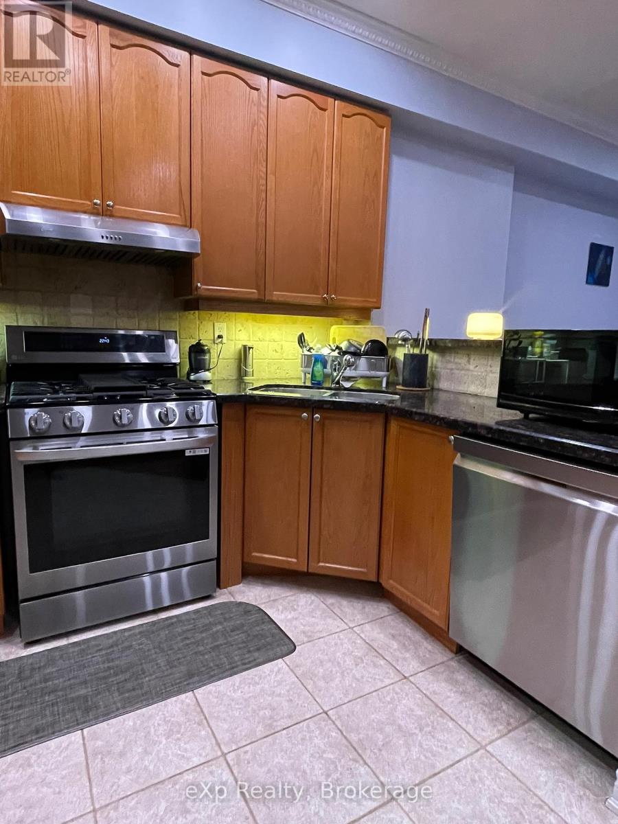 6 Purple Finch Court, Brampton, Ontario  L6X 5A3 - Photo 4 - W12690456