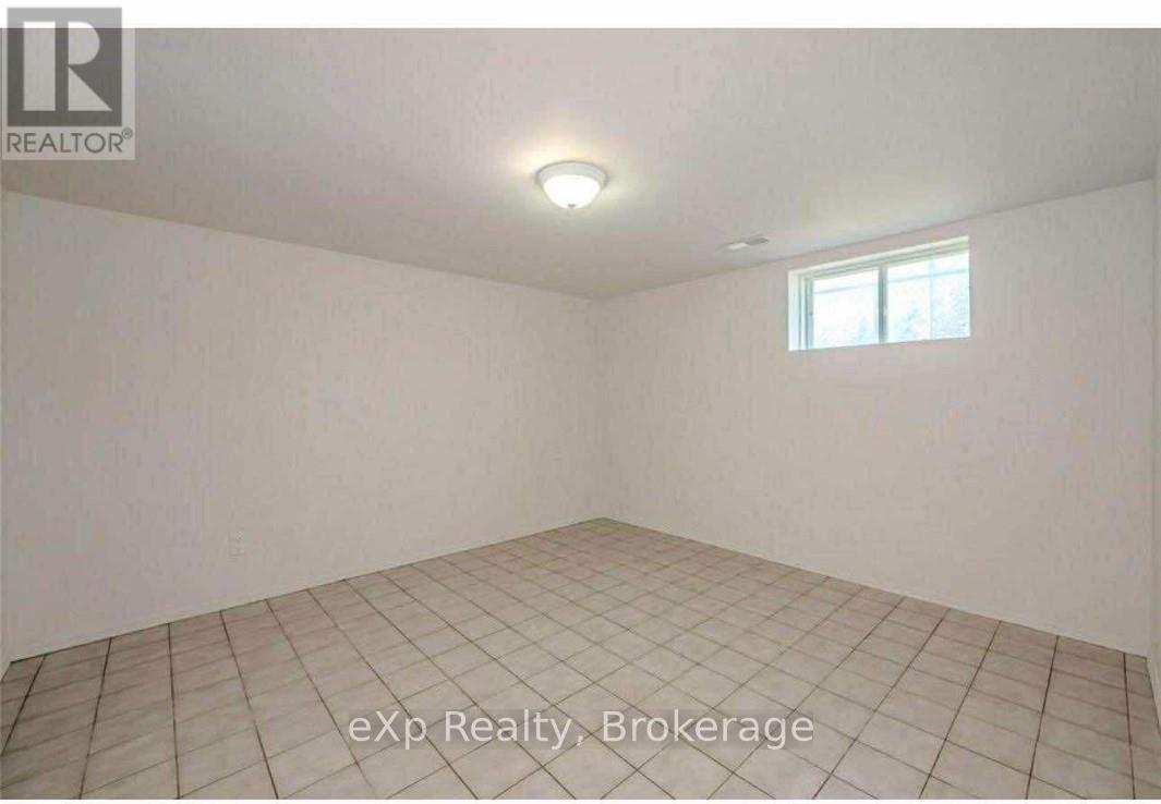 Lower - 233 Elizabeth Street, Guelph (St. Patrick's Ward), Ontario  N1E 2X6 - Photo 5 - X12690392