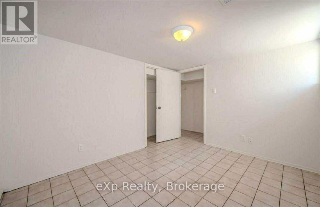 Lower - 233 Elizabeth Street, Guelph (St. Patrick's Ward), Ontario  N1E 2X6 - Photo 7 - X12690392