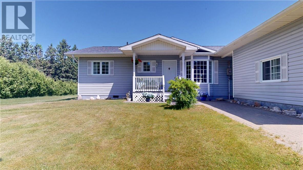 12 Islandview, Mindemoya, Ontario  P0P 1S0 - Photo 2 - 2126054