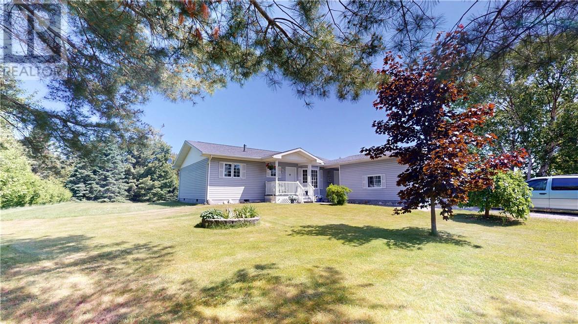12 Islandview, Mindemoya, Ontario  P0P 1S0 - Photo 3 - 2126054