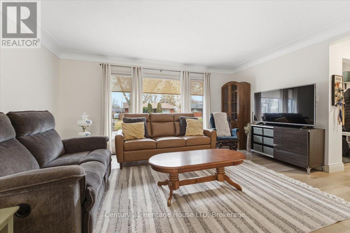 50 Barron Street, Welland, Ontario  L3C 2K5 - Photo 10 - X12690348