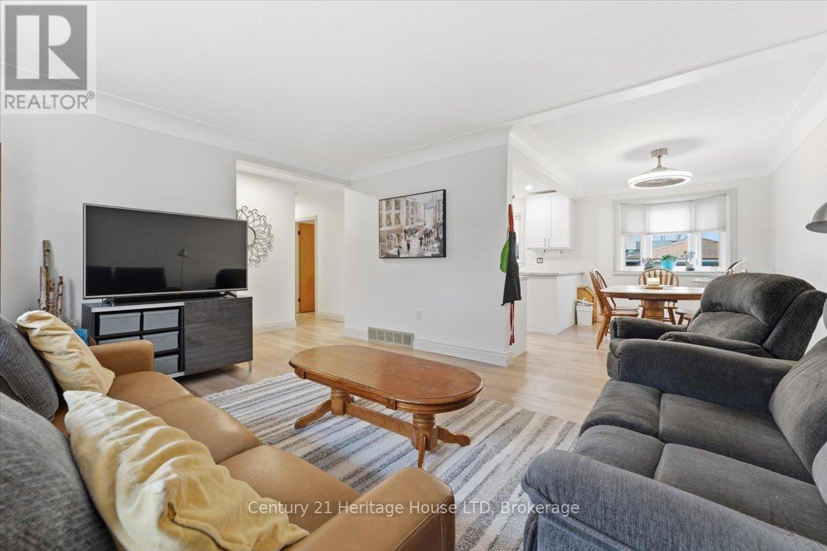 50 Barron Street, Welland, Ontario  L3C 2K5 - Photo 11 - X12690348