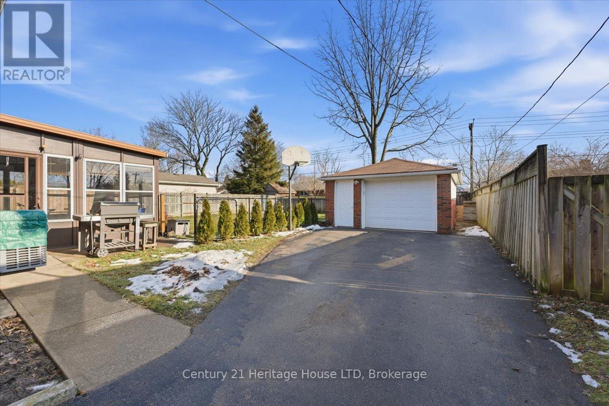 50 Barron Street, Welland, Ontario  L3C 2K5 - Photo 6 - X12690348