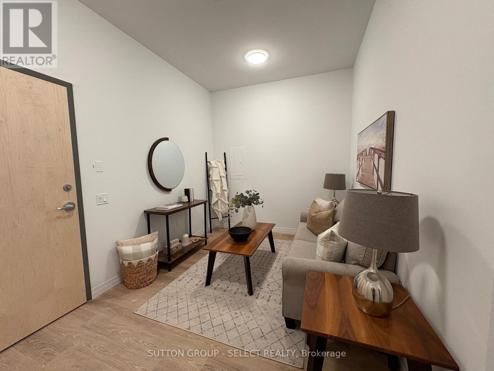 102 - 351 Hill Street, London East, Ontario  N6B 2M1 - Photo 2 - X12690428