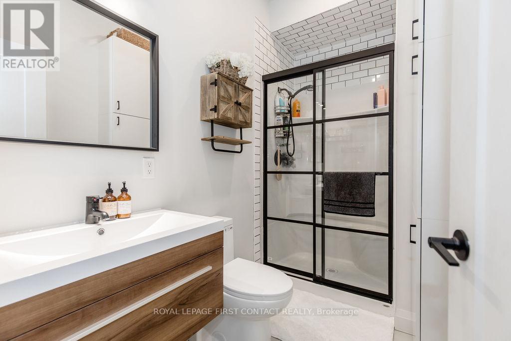 1370 Killarney Beach Road, Innisfil, Ontario  L0L 1W0 - Photo 21 - N12436703