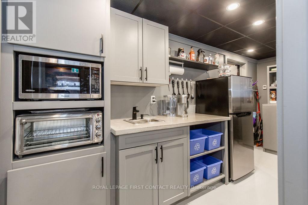 1370 Killarney Beach Road, Innisfil, Ontario  L0L 1W0 - Photo 5 - N12436703